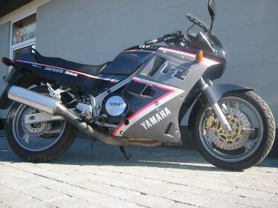Yamaha FZ 750